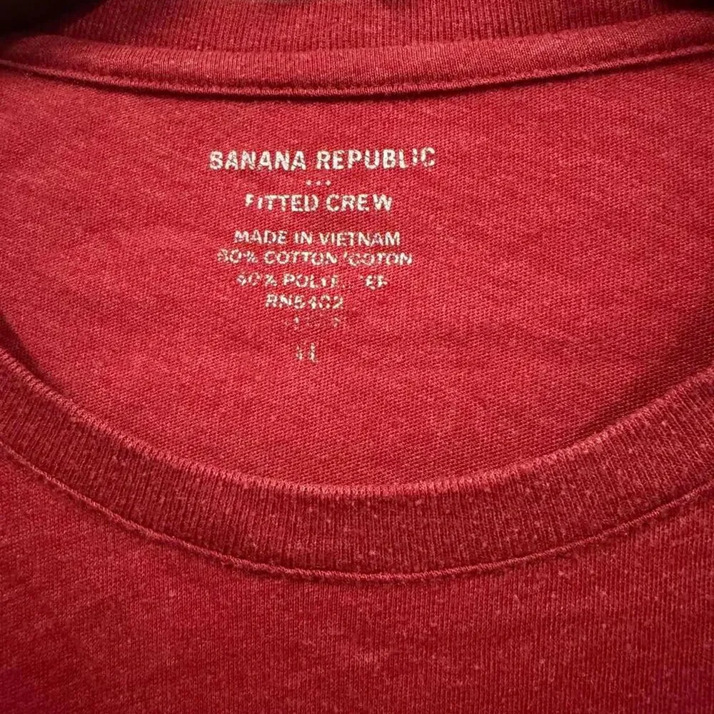 Banana-republic Men's Red and Burgundy T-shirt